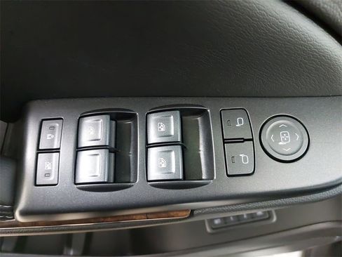Used 2018 Chevrolet Suburban LT image 33