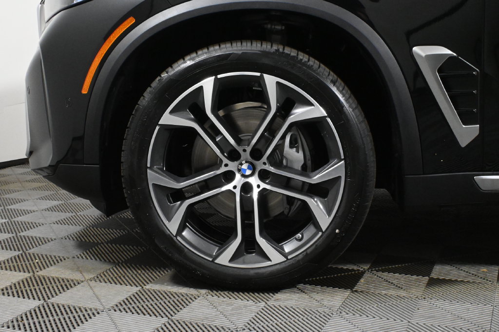 Used 2026 BMW X5 xDrive40i w/ Premium Package AWD/4WD image 12