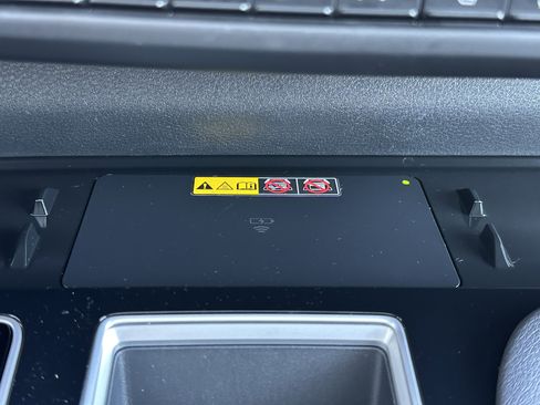 Used 2025 Toyota Sienna Limited image 36