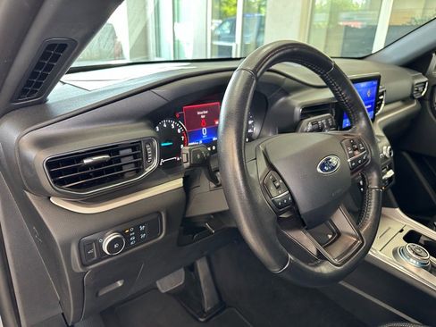 Certified 2020 Ford Explorer XLT w/ Equipment Group 202A image 20