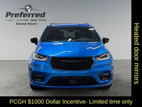 New 2026 Chrysler Pacifica Select w/ S Appearance Package image 12