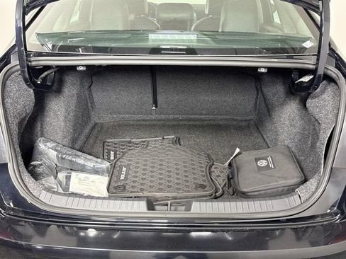 Certified 2022 Volkswagen Jetta SE w/ Panoramic Sunroof Package FWD image 29