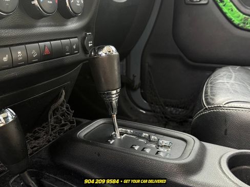 Used 2014 Jeep Wrangler Unlimited Rubicon AWD/4WD image 13