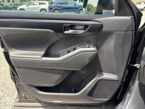 Used 2025 Toyota Highlander XSE AWD/4WD image 18