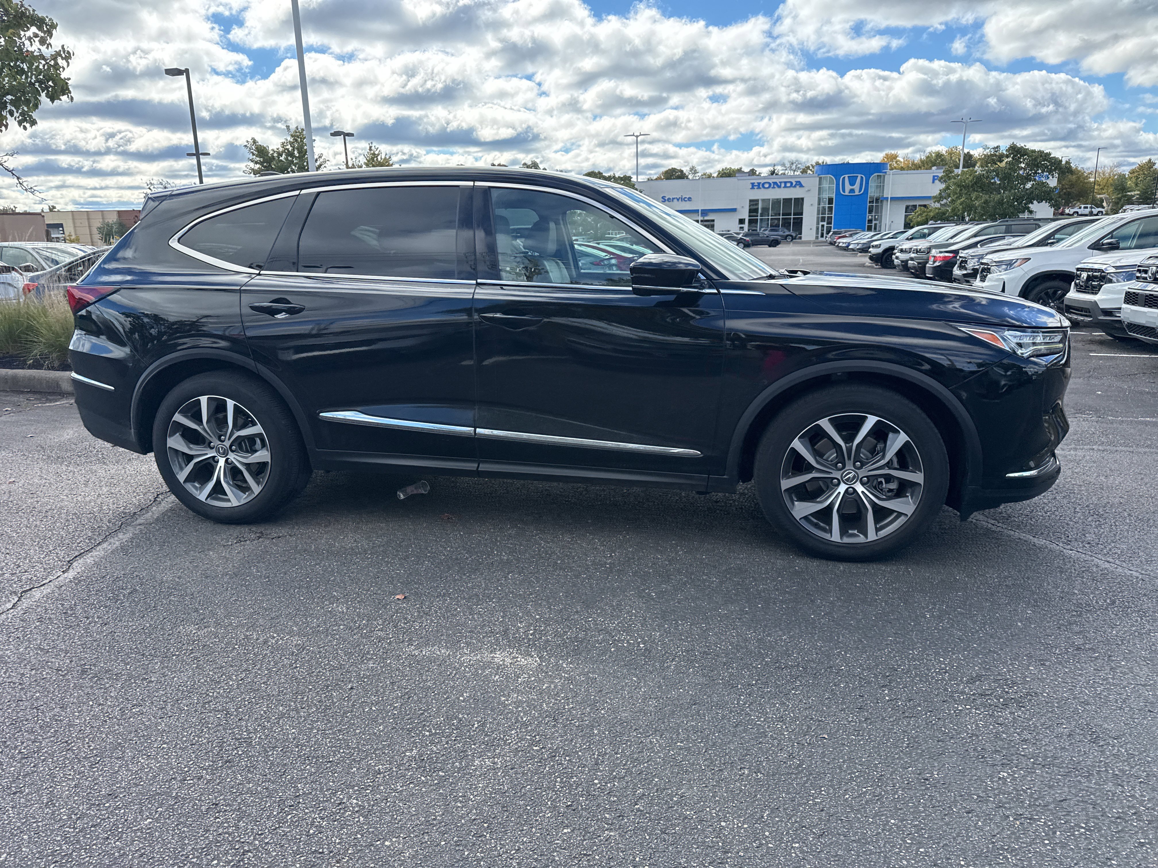 Used 2023 Acura MDX w/ Technology Package AWD/4WD image 29