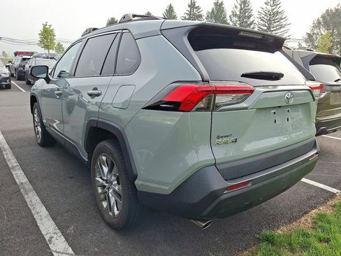 Used 2020 Toyota RAV4 XLE Premium AWD/4WD image 4