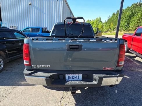 Used 2009 GMC Sierra 2500 SLE w/ Suspension Package, Off-Road AWD/4WD image 5