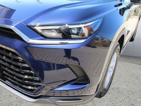 Certified 2024 Toyota Grand Highlander AWD image 10