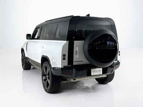 Used 2025 Land Rover Defender 110 X-Dynamic SE image 3