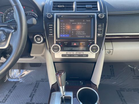 Used 2014 Toyota Camry XLE image 16