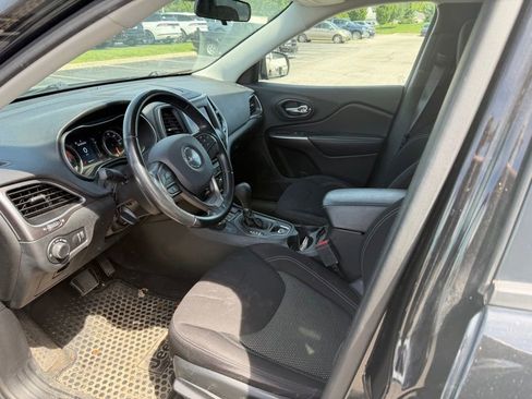 Used 2020 Jeep Cherokee Latitude w/ Cold Weather Group AWD/4WD image 6