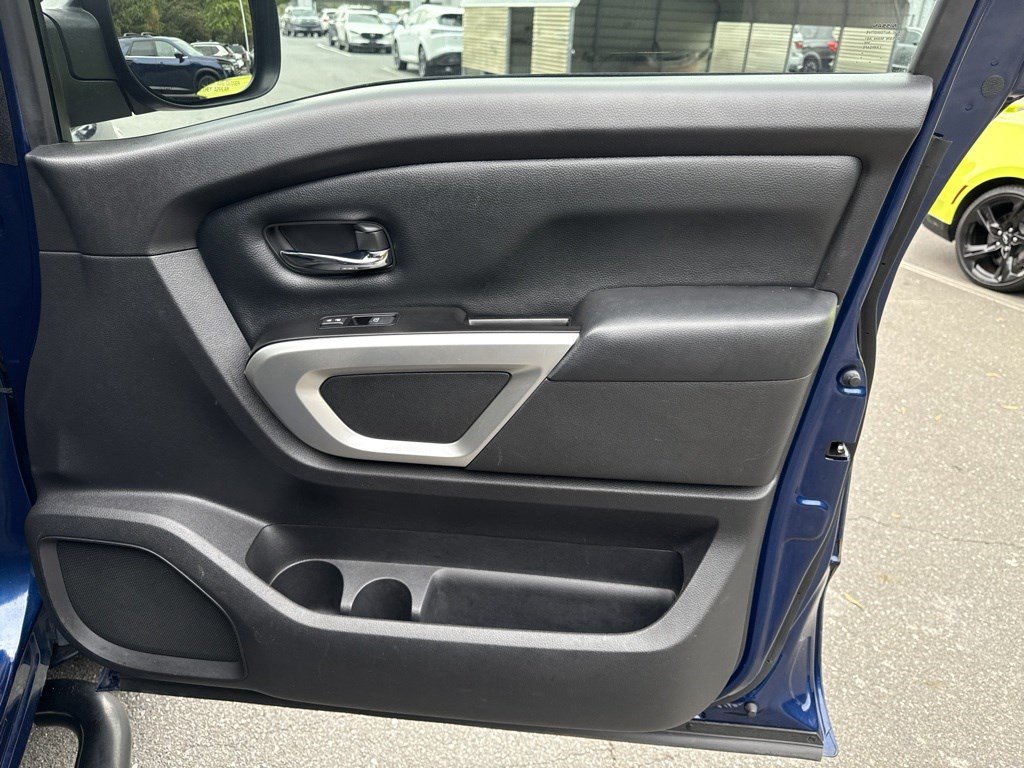 Used 2019 Nissan Titan SV AWD/4WD image 32