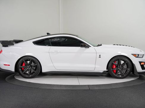 Used 2020 Ford Mustang Shelby GT500 w/ Carbon Fiber Track Pack image 9