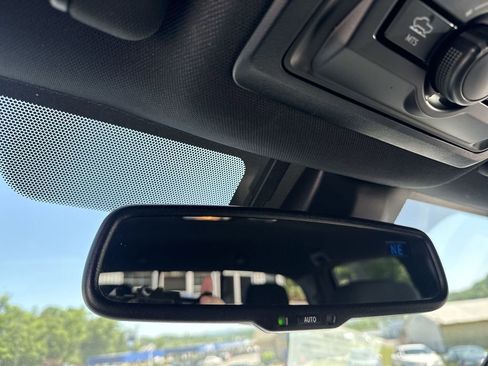 Used 2020 Toyota Tacoma TRD Off-Road w/ Technology Package AWD/4WD image 32