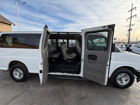 Used 2017 Chevrolet Express 3500 LS RWD image 9