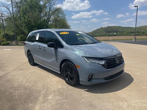 Used 2023 Honda Odyssey Sport image 3