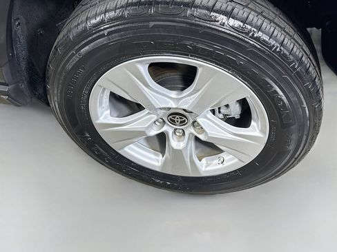 Certified 2021 Toyota RAV4 LE AWD/4WD image 30