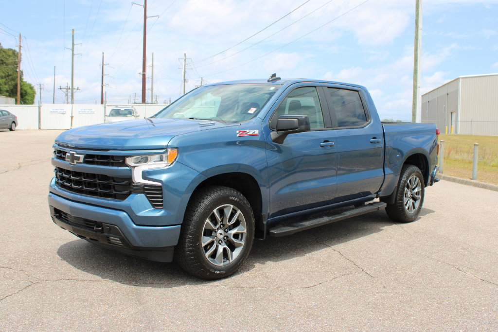 Used 2024 Chevrolet Silverado 1500 RST w/ Z71 Off-Road Package AWD/4WD image 2