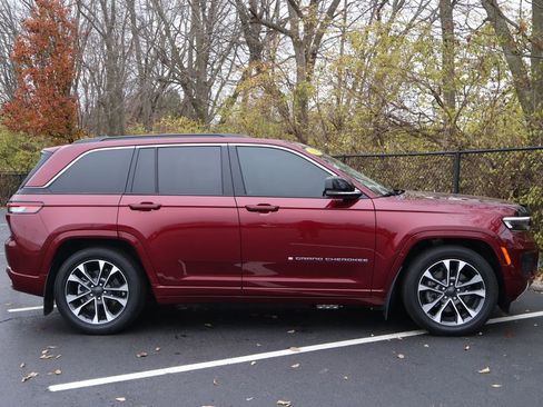 Used 2024 Jeep Grand Cherokee Overland image 9