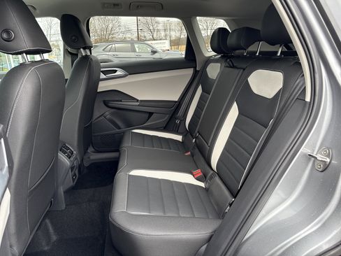 New 2025 Volkswagen Taos SEL image 13
