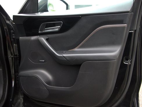 Used 2020 Jaguar F-PACE Prestige image 17