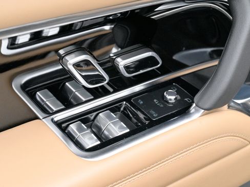 Used 2023 Land Rover Range Rover SE image 20