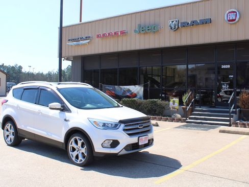 Used 2019 Ford Escape Titanium image 4