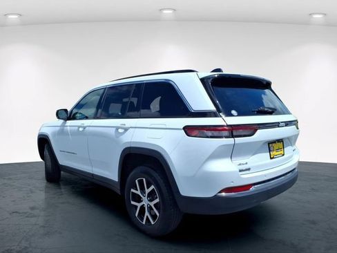 Used 2025 Jeep Grand Cherokee Limited AWD/4WD image 13