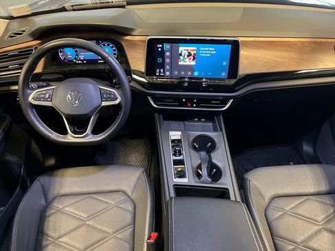 Certified 2024 Volkswagen Atlas SE FWD image 18