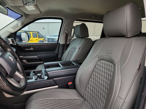 Used 2022 Toyota Tundra SR5 w/ SR5 Convenience Package AWD/4WD image 13