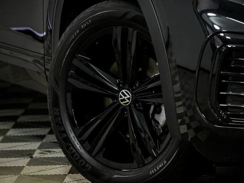 Used 2023 Volkswagen Atlas Cross Sport SEL R-Line image 3