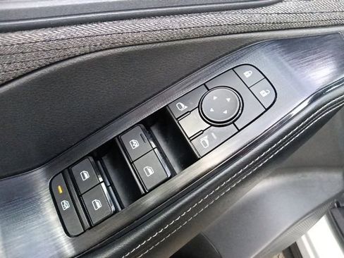 Used 2023 Nissan Rogue SV image 12