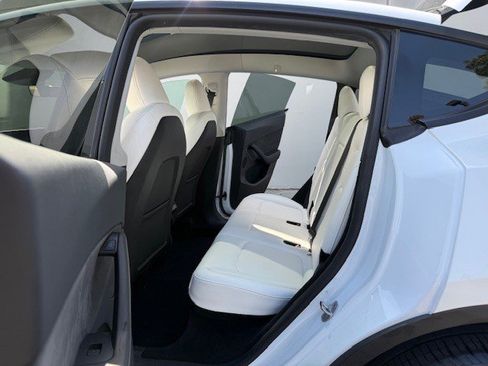 Used 2024 Tesla Model Y 2WD image 15