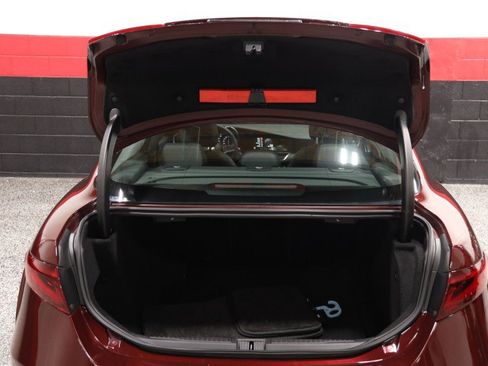 Used 2017 Alfa Romeo Giulia w/ Cold Weather Package RWD image 31