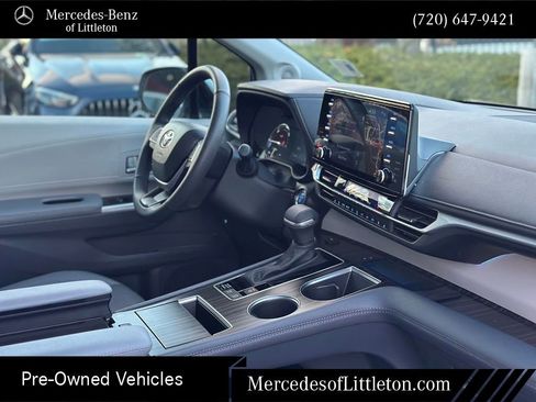 Used 2024 Toyota Sienna Limited image 31