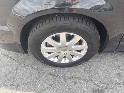 Used 2014 Chrysler Town & Country Touring FWD image 7