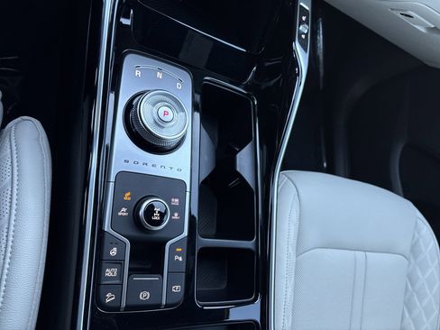 Used 2025 Kia Sorento SX Prestige image 32