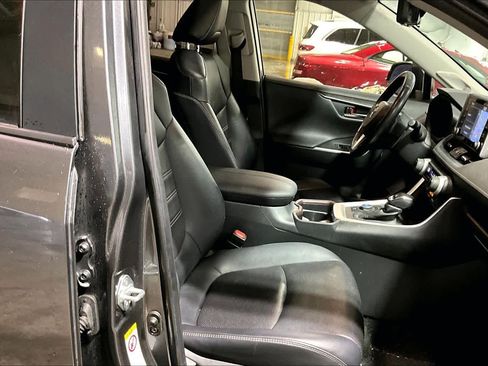 Used 2019 Toyota RAV4 Limited w/ Limited Grade Weather Package image 8