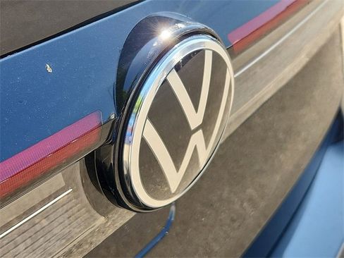New 2025 Volkswagen Taos SE image 14