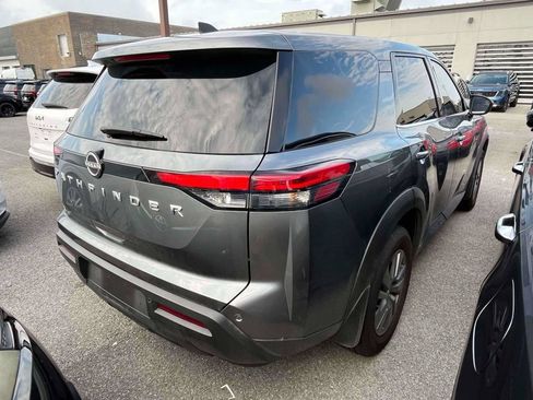 Used 2025 Nissan Pathfinder S FWD image 2