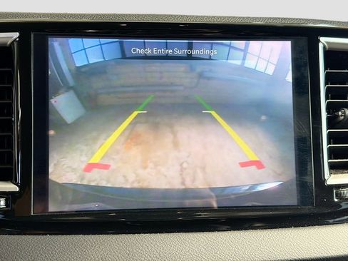 Used 2023 Chrysler Pacifica Touring-L image 13