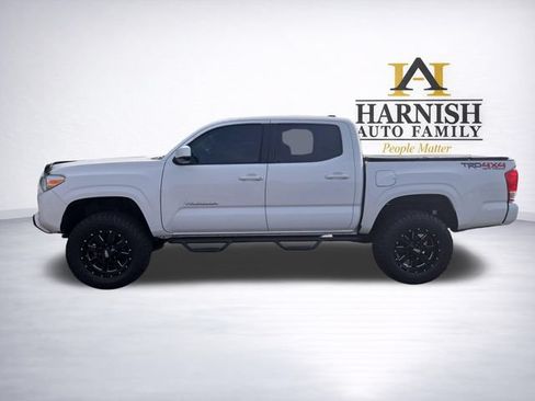 Used 2016 Toyota Tacoma SR w/ Towing Package AWD/4WD image 4