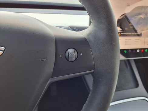 Used 2025 Tesla Model Y Long Range RWD image 18