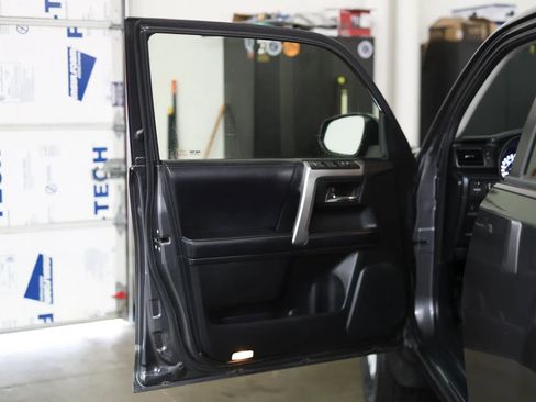 Used 2018 Toyota 4Runner SR5 Premium image 12