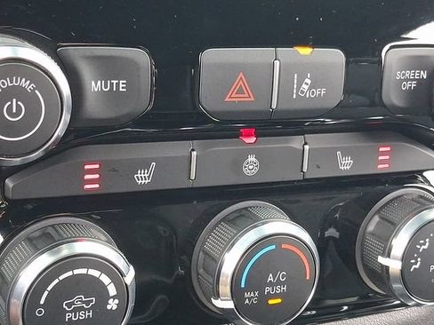 Used 2025 RAM 1500 Big Horn AWD/4WD image 28