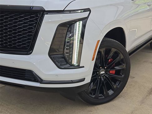 New 2026 Cadillac Escalade ESV Platinum Sport w/ LPO, ONYX Package AWD/4WD image 7