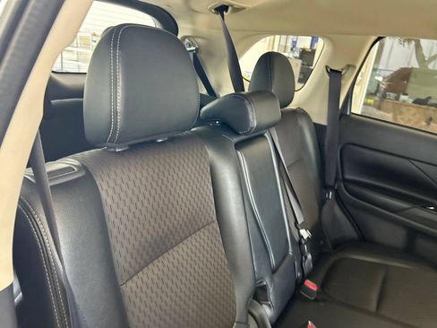Used 2015 Mitsubishi Outlander SE FWD image 27