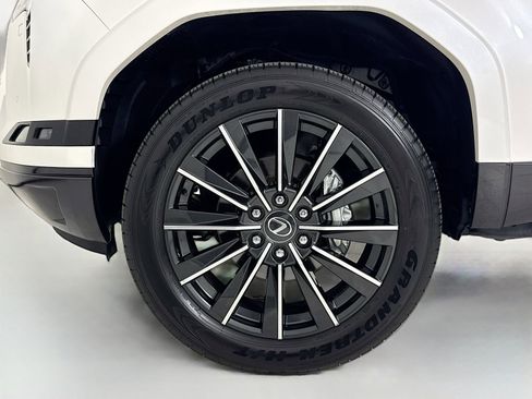 Used 2025 Lexus GX 550 w/ Accessory Package (2T) image 9