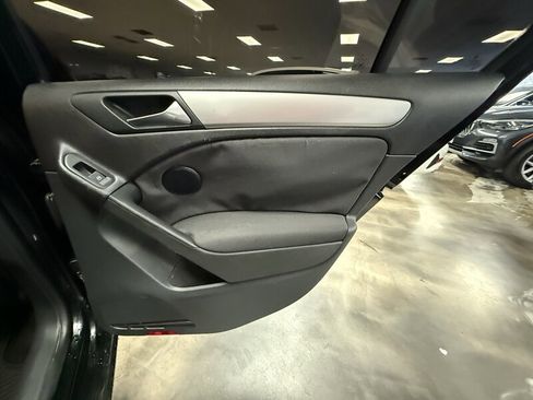 Used 2014 Volkswagen Golf 4-Door image 12