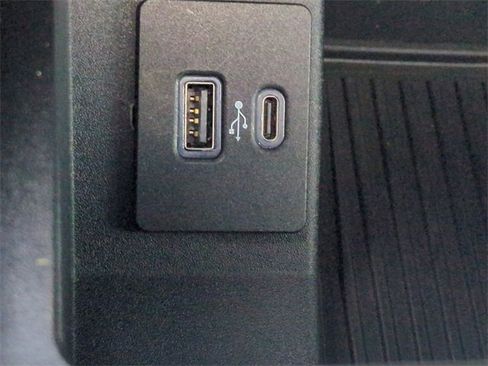 Certified 2021 Ford F250 Lariat w/ FX4 Off-Road Package image 22